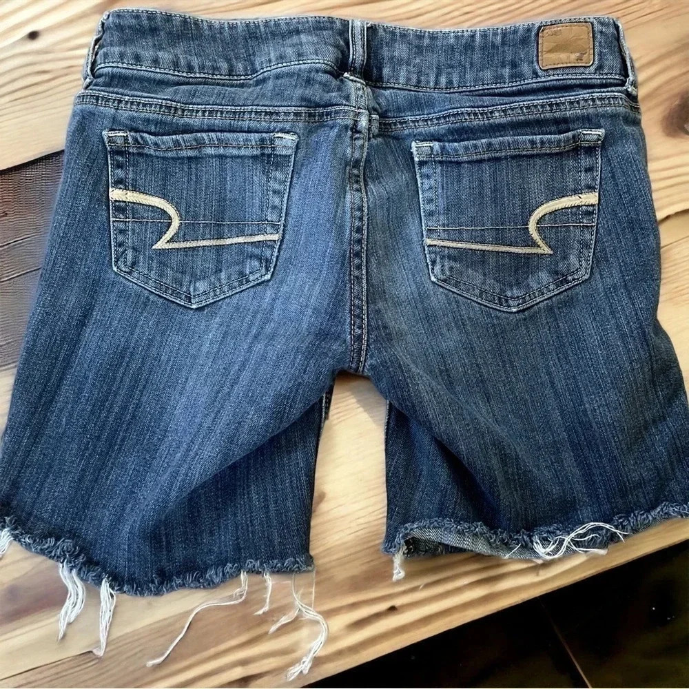 American Eagle Cutoff Denim Shorts Artist Regular Womens 8X Long Blue Stretch - Picture 2 of 3